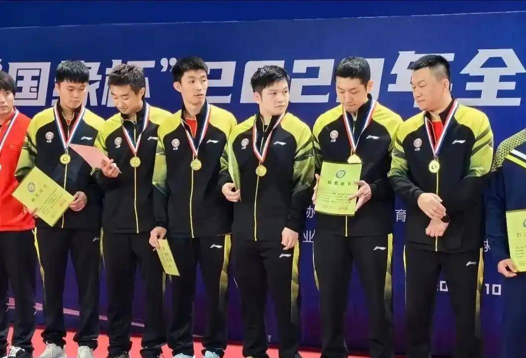 金年会下载app今晨斯图加特调整名单以备西甲；调整名单环节打磨；质疑声仍在；阵容厚度经受考验的简单介绍