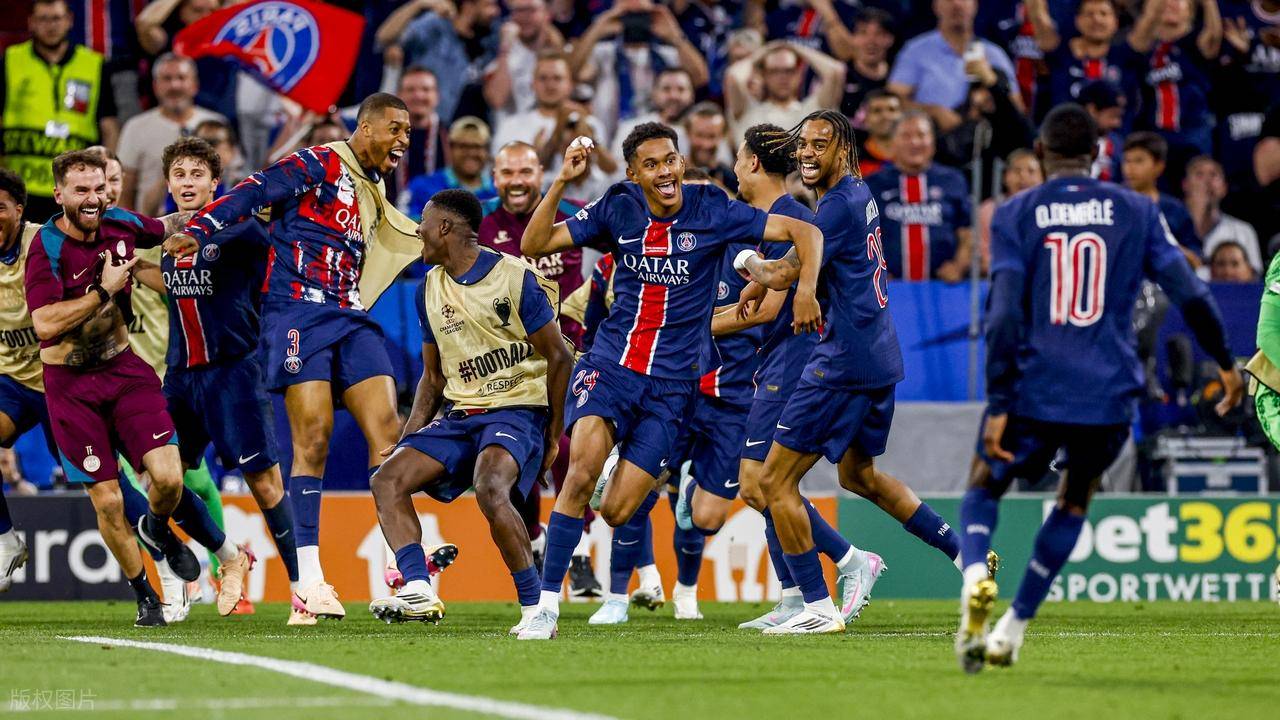 金年会官方在线入口关于巴黎圣日耳曼训练开放日，关键时刻单刀错失引欢呼，德甲在即，轮换策略成焦点的信息